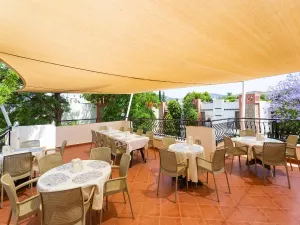 KRISS HOTEL Restaurants