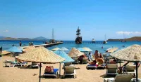 KRISS HOTEL Pools & Beach