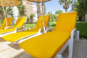 KRISS HOTEL Pools & Beach