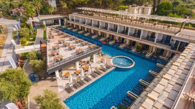 L HOTEL SARIGERME Pools & Beach