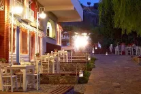 LADONIA HOTELS ADAKULE Restaurants