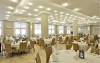 LADONIA HOTELS ADAKULE Restaurants