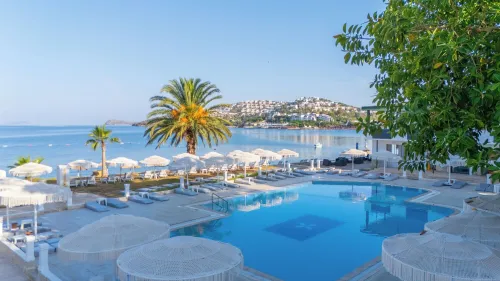LADONIA HOTELS LUNA BEACH RESORT Pools & Beach