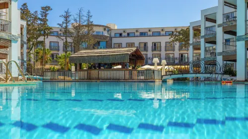 LADONIA HOTELS LUNA BEACH RESORT Pools & Beach