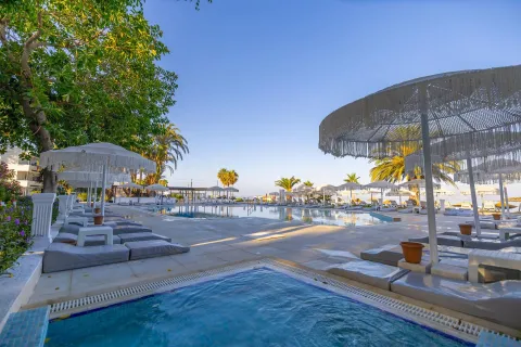 LADONIA HOTELS LUNA BEACH RESORT Pools & Beach