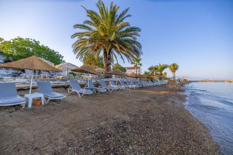 LADONIA HOTELS LUNA BEACH RESORT Pools & Beach