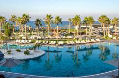 LAGO HOTEL Pools & Beach