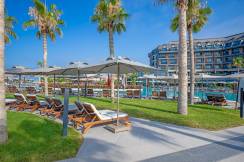 LAGO HOTEL Pools & Beach