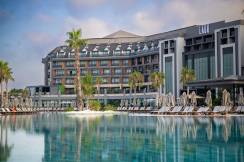 LAGO HOTEL Pools & Beach