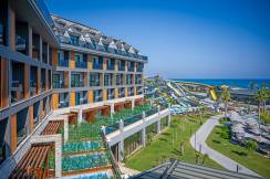 LAGO HOTEL Pools & Beach