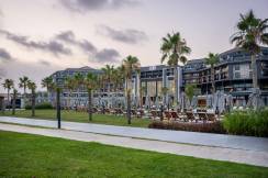 LAGO HOTEL Pools & Beach