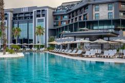 LAGO HOTEL Pools & Beach