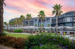 LAGO HOTEL Pools & Beach