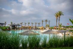 LAGO HOTEL Pools & Beach