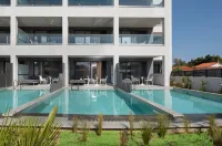 LAGOMANDRA BEACH Pools & Beach