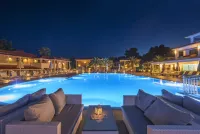 LAGOMANDRA BEACH Pools & Beach
