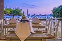 LAGOMANDRA BEACH Restaurants