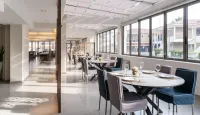 LAGOMANDRA BEACH Restaurants