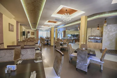 LAGUNA BEACH RESORT-SPA Restaurants