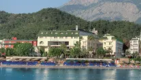 LANCORA BEACH HOTEL Pools & Beach