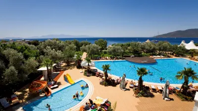 LATANYA PARK RESORT Pools & Beach