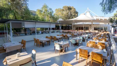 LATANYA PARK RESORT Restaurants