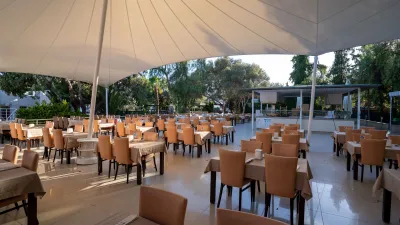 LATANYA PARK RESORT Restaurants
