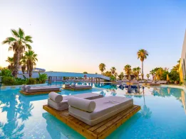 LAUR HOTELS EXPERIENCE - ELEGANCE Pools & Beach