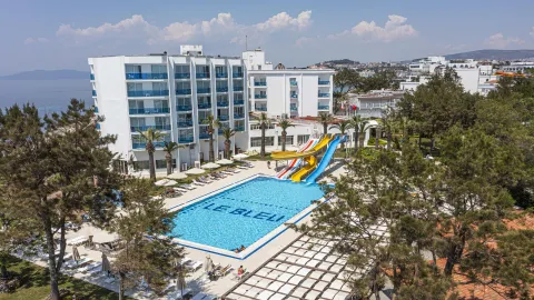 FESTIVAL HOTEL Pools & Beach