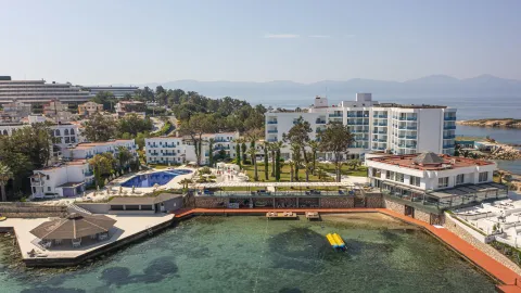 FESTIVAL HOTEL Pools & Beach