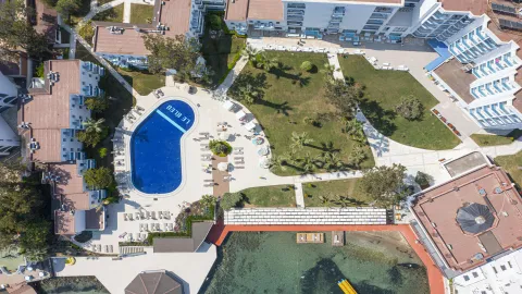 FESTIVAL HOTEL Pools & Beach