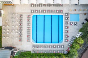 LETOILE BEACH HOTEL Pools & Beach