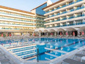 LETOILE BEACH HOTEL Pools & Beach