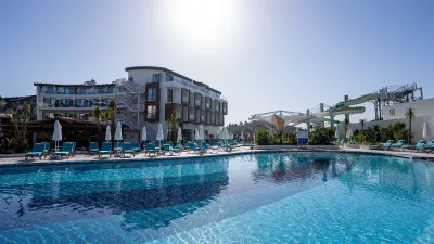 LIBERTY FABAY HOTEL Pools & Beach