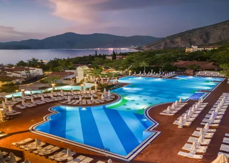 LIBERTY HOTELS LYKIA Pools & Beach