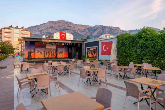 LIMS BONA DEA BEACH HOTEL Restaurants