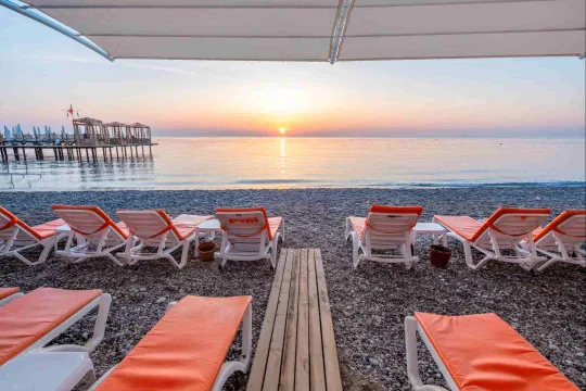 LIMS BONA DEA BEACH HOTEL Pools & Beach
