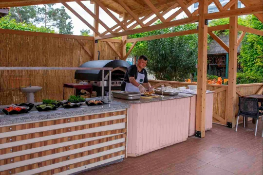 LIMS BONA DEA BEACH HOTEL Restaurants