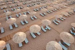 LIU RESORTS Pools & Beach
