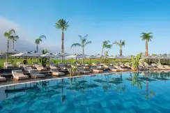 LIU RESORTS Pools & Beach