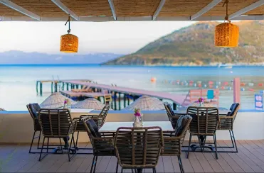 LIV HOTEL BY BELLAZURE Restaurants