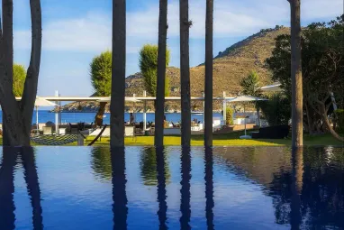 LIV HOTEL BY BELLAZURE Pools & Beach