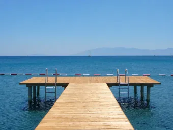 LIV HOTEL BY BELLAZURE Pools & Beach
