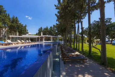 LIV HOTEL BY BELLAZURE Pools & Beach