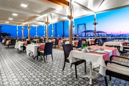 LONG BEACH ALANYA Restaurants