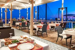 LONG BEACH ALANYA Restaurants