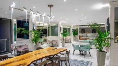 LONG BEACH ALANYA Restaurants