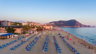 LONICERA CITY HOTEL Pools & Beach