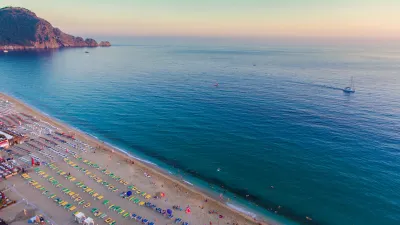 LONICERA CITY HOTEL Pools & Beach