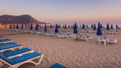 LONICERA CITY HOTEL Pools & Beach